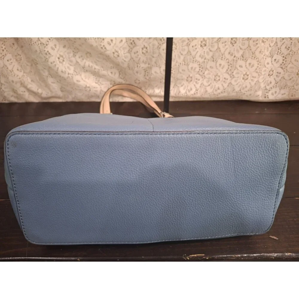 EUC Michael Kors Light Blue Leather Medium Top Zip Pocket Tote